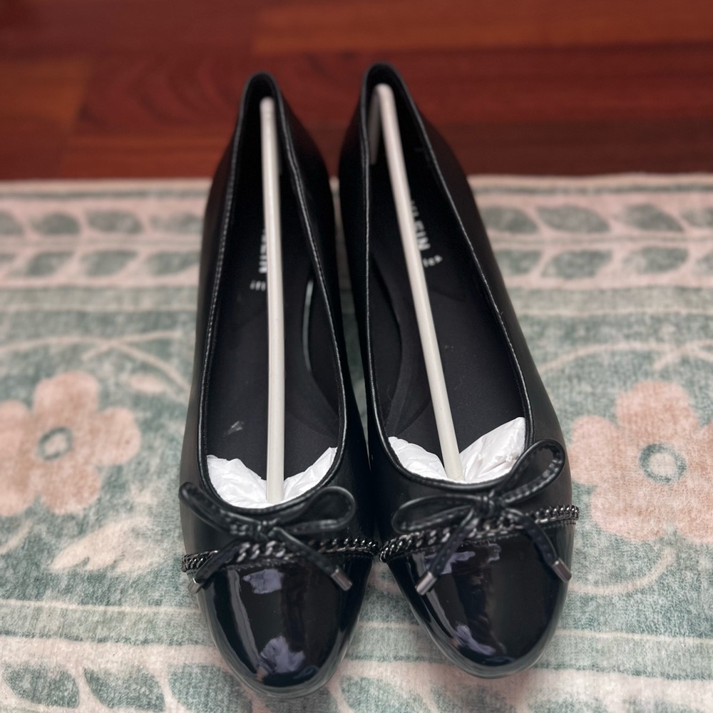 NEW Anne Klein Black Flats with Bow and Chain Detail